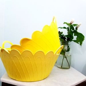 Vintage Accents - AT HOME》SET OF 70s vintage yellow platics planterS Vintage Accents - AT HOME》SET OF 70s vintage yellow platics planterS